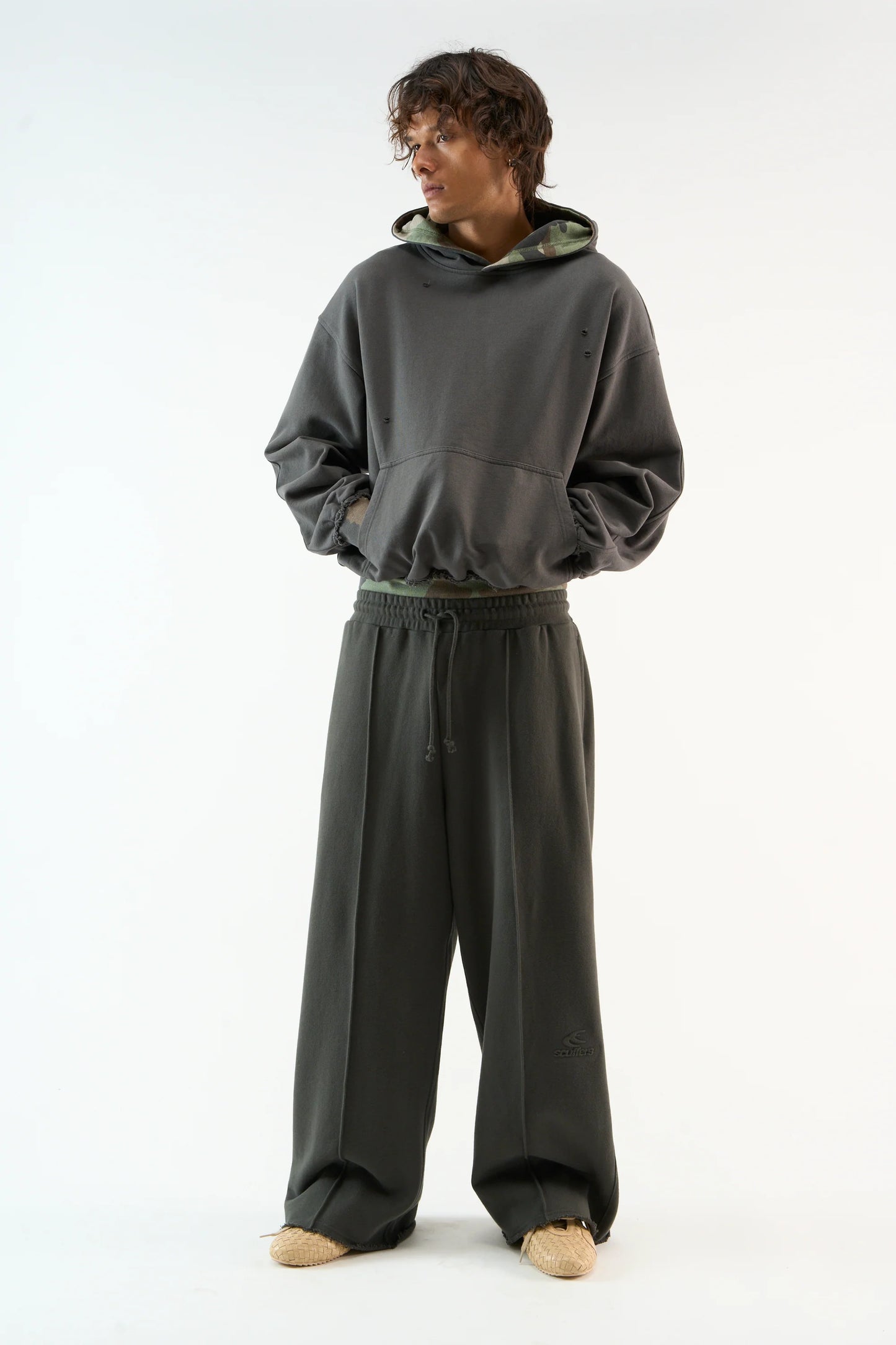 𝗠𝗲𝗹𝗮𝗻𝗴𝗲 𝗛𝗼𝗼𝗱𝗶𝗲